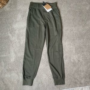 NWT THE NORTH FACE Aphrodite Jogger size xs